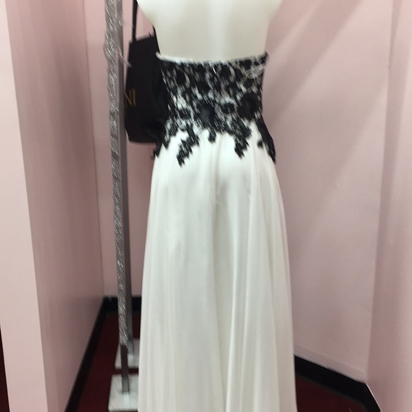 NWT A-LINE BLACK AND WHITE DRESS - Picture 5 of 5